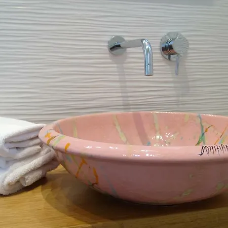 Ideale מלון אסיסי